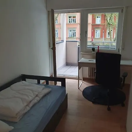 Gemuetliche 3-zimmer-wohnung Mit Tg-stellplatz - Top-lage In Karlsruhe